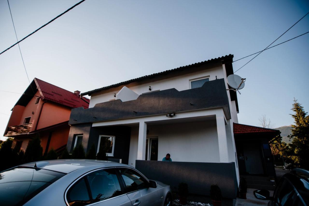 House Karakas Hotel Korenica Exterior photo