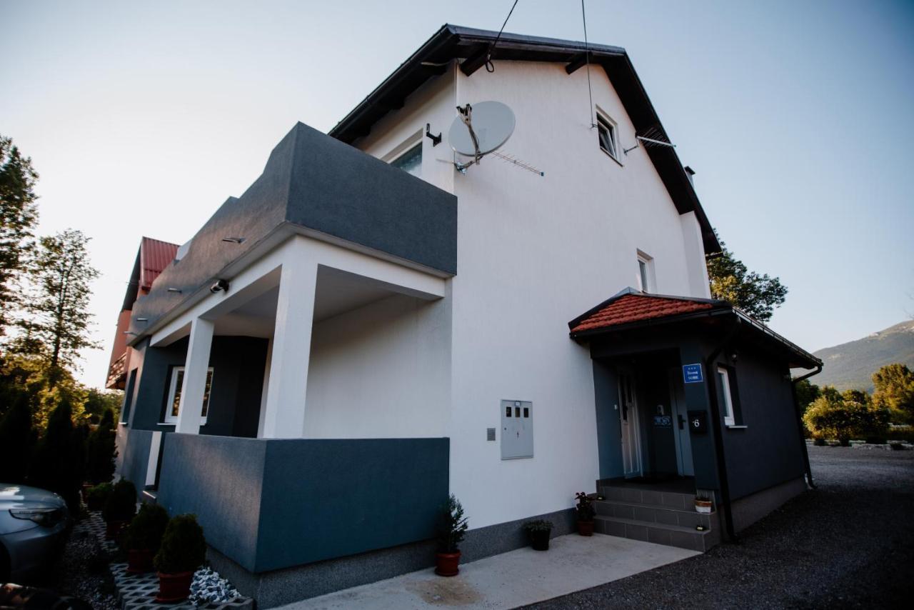 House Karakas Hotel Korenica Exterior photo